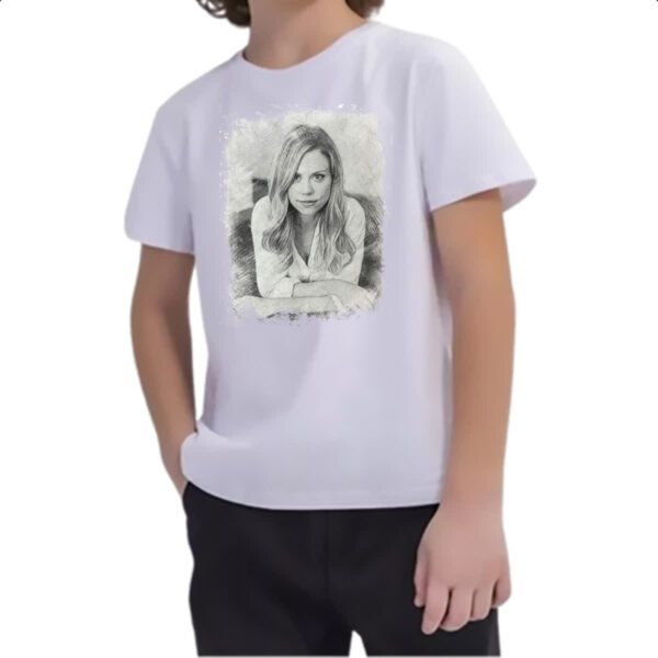 Camiseta Infanto Juvenil Grimm Adalind a lapis - Imagem 4