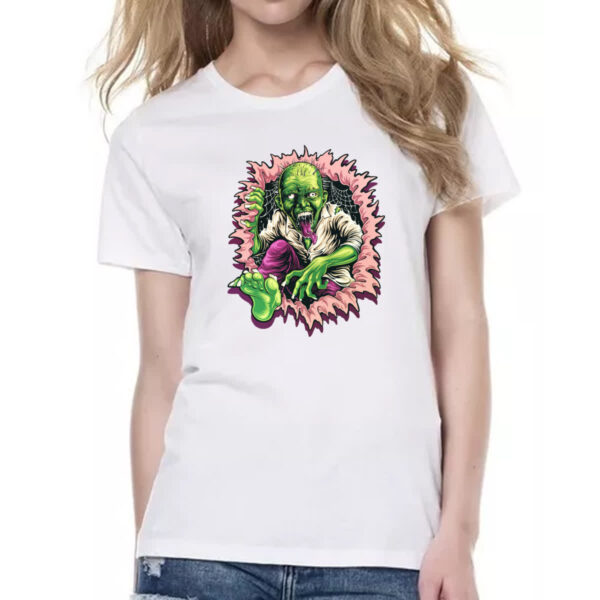 Camiseta Baby Look Zumbi rasgando a camiseta - Imagem 2
