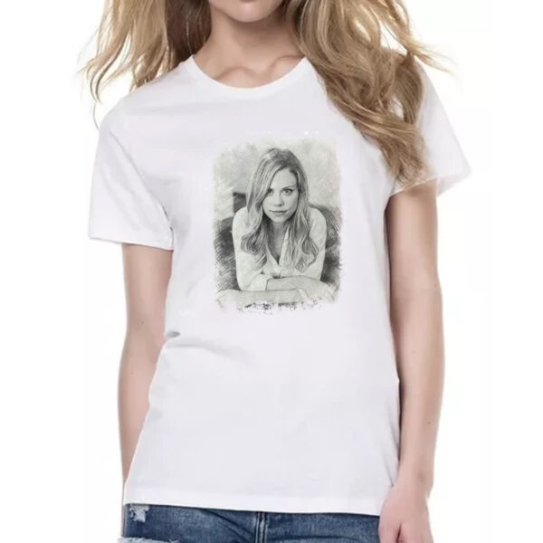 Camiseta Baby Look Grimm Adalind a lapis - Imagem 2