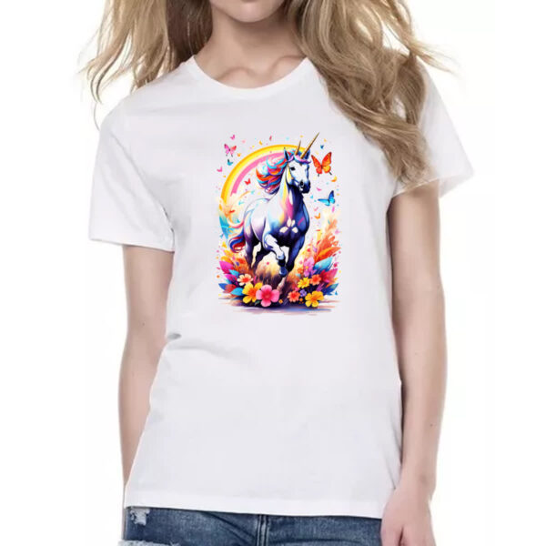 Camiseta Baby Look Unicornio correndo ao arco-iris - Imagem 2