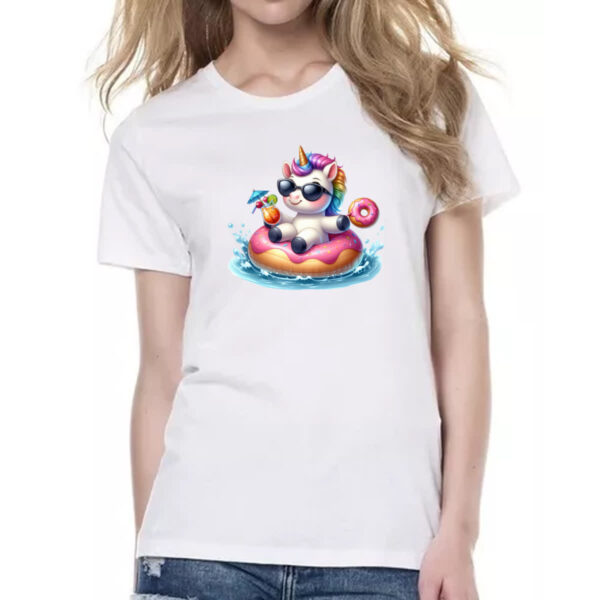Camiseta Baby Look Unicornio na boia - Imagem 2