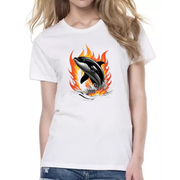 Camiseta Baby Look Orca ataque elementos de fogo - Imagem 2
