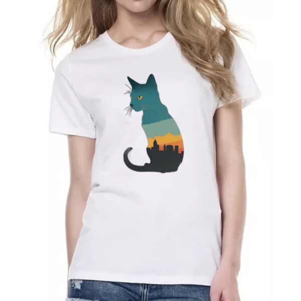 Camiseta Baby Look Silhueta gato cidade noturna - Imagem 2
