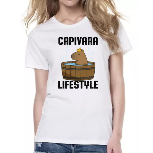 Camiseta Baby Look Capivara lifestyle - Imagem 2