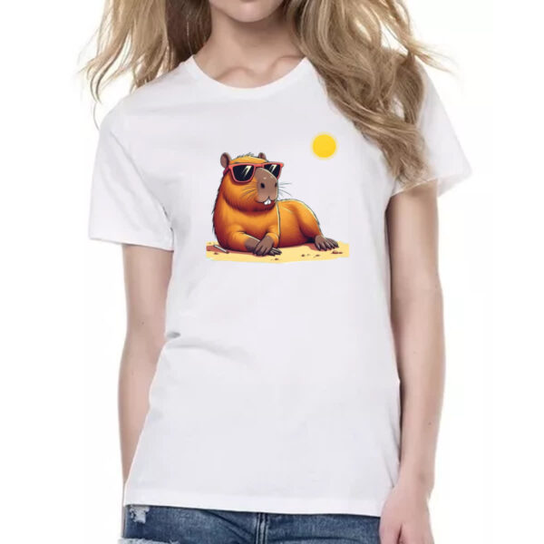 Camiseta Baby Look Capivara praia relax - Imagem 2