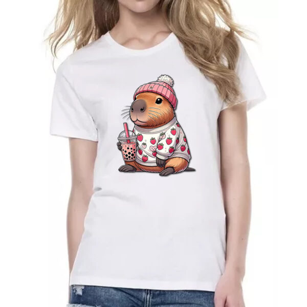 Camiseta Baby Look Capivara tomando milk shake - Imagem 2