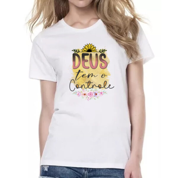 Camiseta Baby Look Deus tem o controle - Imagem 2