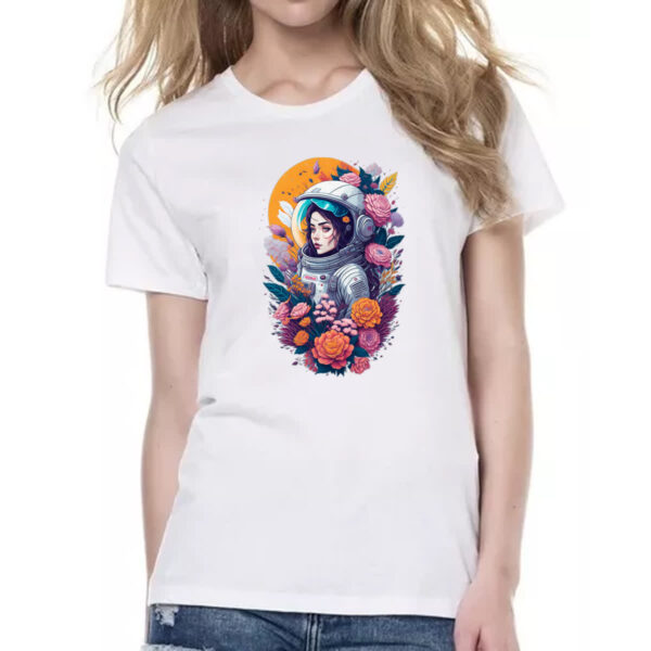 Camiseta Baby Look Diva Astronaulta Flores espaciais - Imagem 2