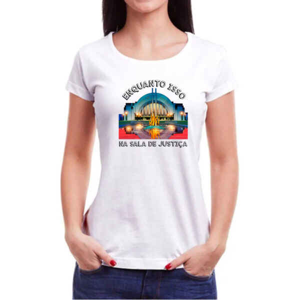 Camiseta Baby Look Enquanto isso na sala de justica - Imagem 3