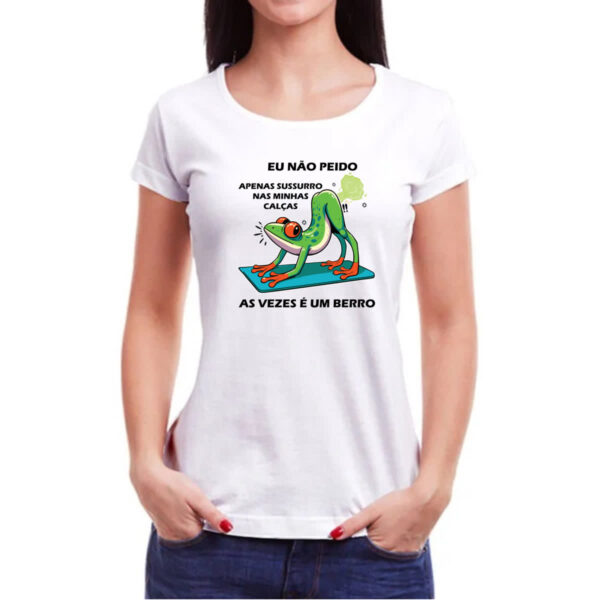 Camiseta Baby Look Eu nao peido sapo - Imagem 3