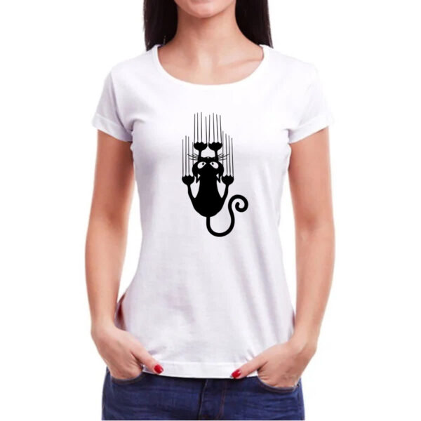 Camiseta Baby Look Gato escorregando pela camiseta - Imagem 3