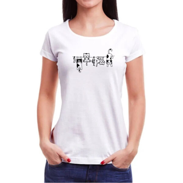 Camiseta Baby Look Gatos no varal - Imagem 3