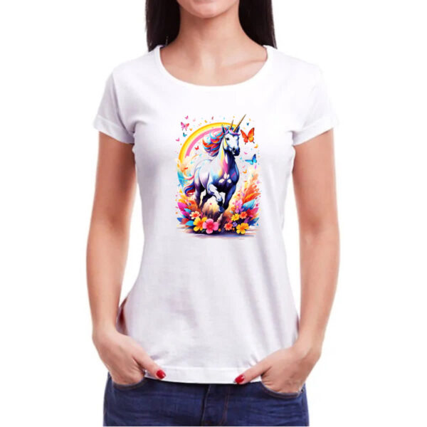 Camiseta Baby Look Unicornio correndo ao arco-iris - Imagem 3