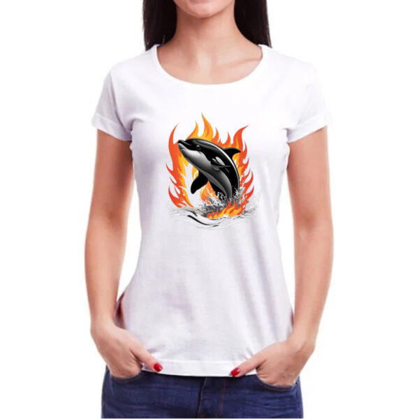 Camiseta Baby Look Orca ataque elementos de fogo - Imagem 3