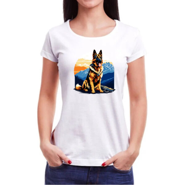 Camiseta Baby Look Pastor alemao montanhas - Imagem 3