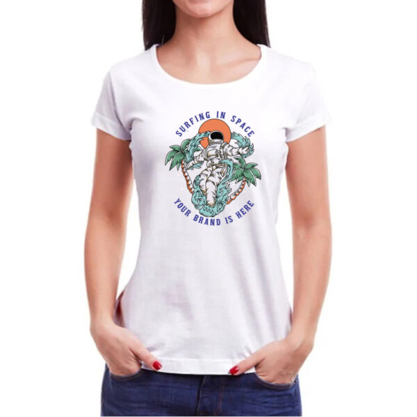 Camiseta Baby Look Astronauta Surfing in Space - Imagem 3