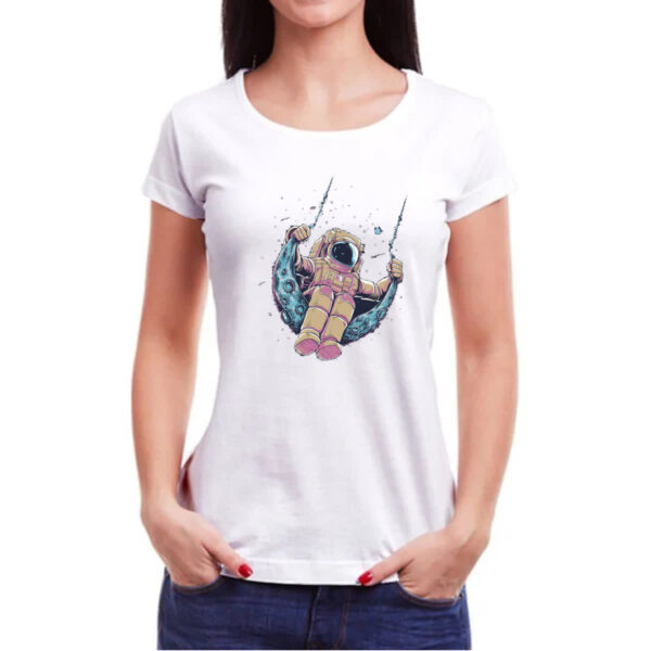 Camiseta Baby Look Astronauta no balanco lunar - Imagem 3