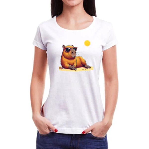 Camiseta Baby Look Capivara praia relax - Imagem 3