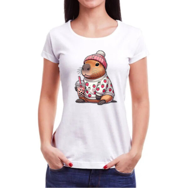 Camiseta Baby Look Capivara tomando milk shake - Imagem 3