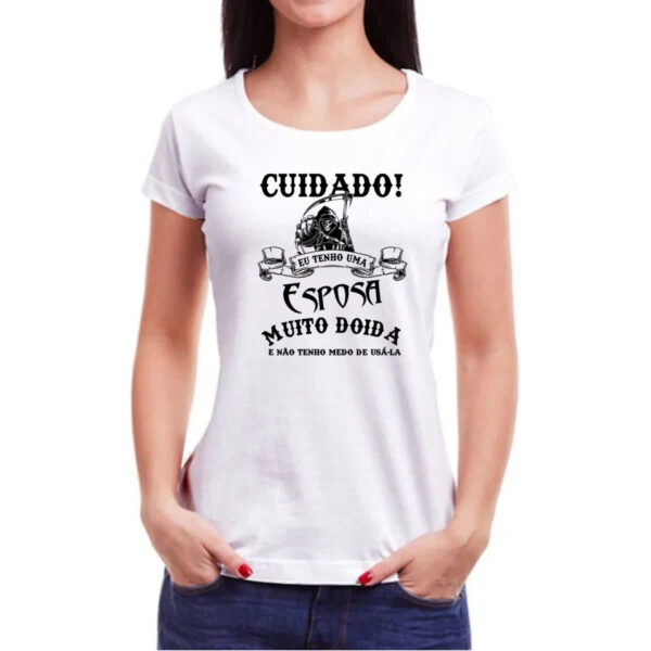 Camiseta Baby Look Cuidado Esposa Doida - Imagem 3