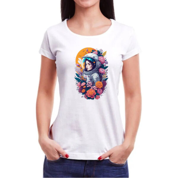 Camiseta Baby Look Diva Astronaulta Flores espaciais - Imagem 3