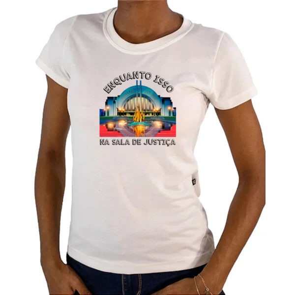 Camiseta Baby Look Enquanto isso na sala de justica - Imagem 4