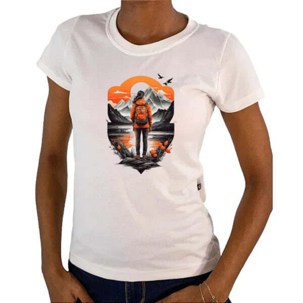 Camiseta Baby Look Mochileira aventureira montanhas - Imagem 4