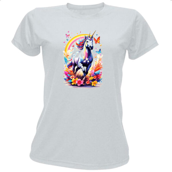 Camiseta Baby Look Unicornio correndo ao arco-iris