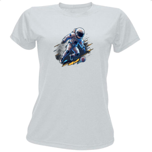 Camiseta Baby Look Astronauta jogando futebol