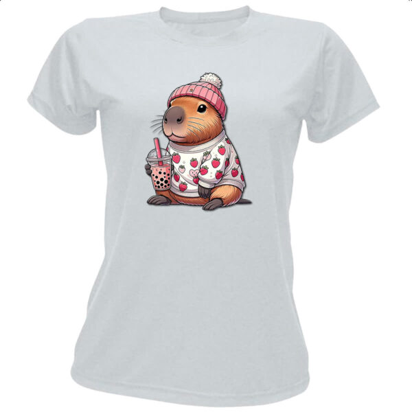 Camiseta Baby Look Capivara tomando milk shake