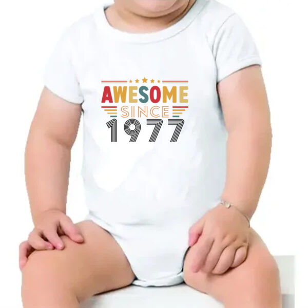 Body infantil Awesome since 1977 - Imagem 4