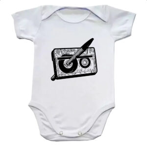 Body infantil Nostalgia Fita K7 e Caneta