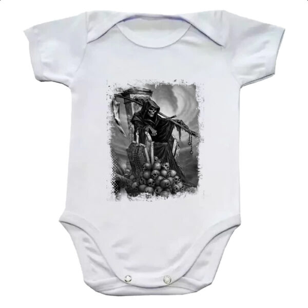 Body infantil A morte em seu trono