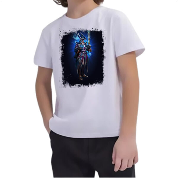 Camiseta Infanto Juvenil Empires and Puzzles Heroi Finley Traje - Imagem 2