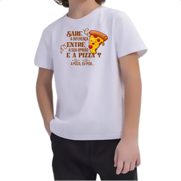 Camiseta Infanto Juvenil Ironico Sabe a diferenca de opiniao e pizza - Imagem 2