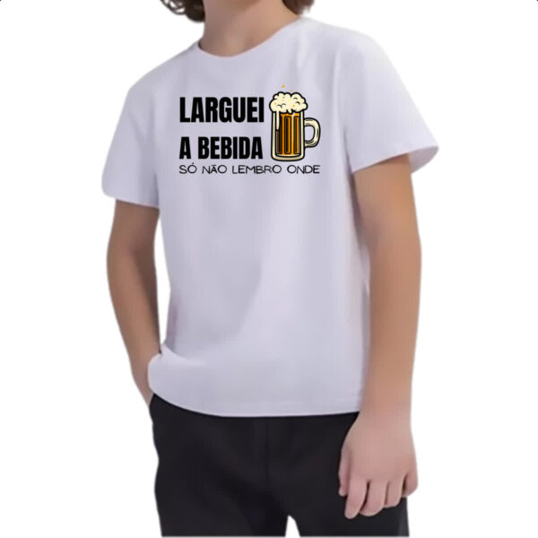 Camiseta Infanto Juvenil Larguei a bebida nao lembro - Imagem 2
