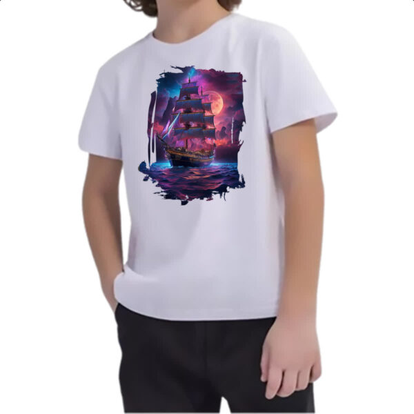 Camiseta Infanto Juvenil Navio pirata noite purpura - Imagem 2