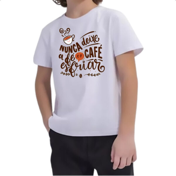Camiseta Infanto Juvenil Nunca esfrie a fe e o cafe - Imagem 2