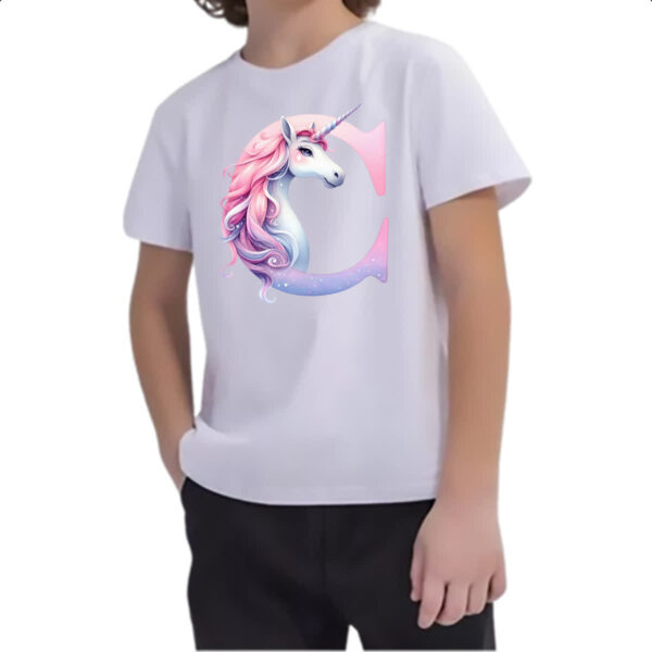 Camiseta Infanto Juvenil Unicornio Alfabeto Letra C - Imagem 2