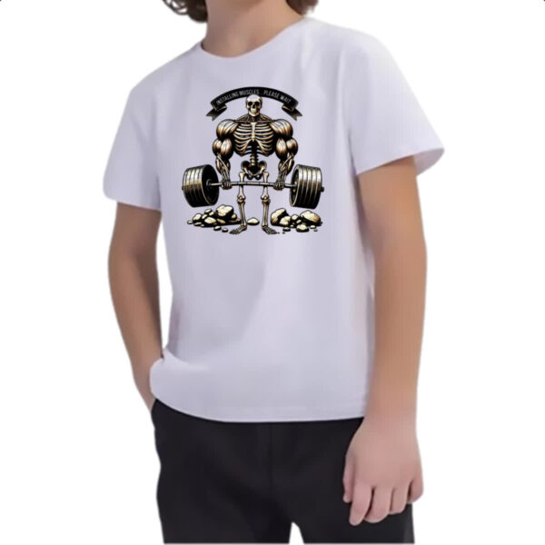 Camiseta Infanto Juvenil Caveira instalando musculos - Imagem 2
