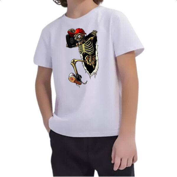 Camiseta Infanto Juvenil Caveira jovem rasgando camiseta - Imagem 2