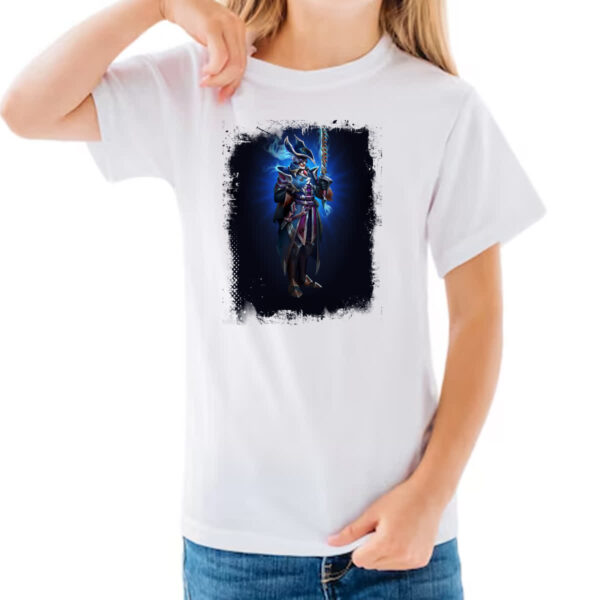 Camiseta Infanto Juvenil Empires and Puzzles Heroi Finley Traje - Imagem 3