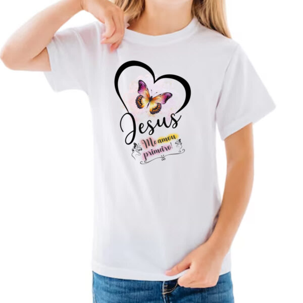 Camiseta Infanto Juvenil Jesus me amou primeiro - Imagem 3