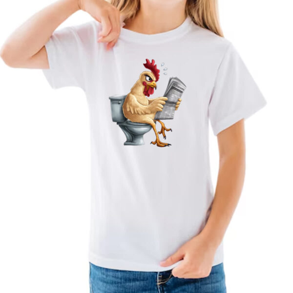 Camiseta Infanto Juvenil Galinha na sala de forca - Imagem 3