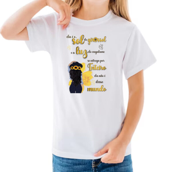 Camiseta Infanto Juvenil Mulher e o girassol e a luz - Imagem 3