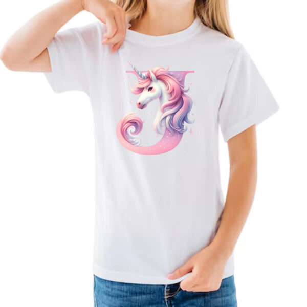 Camiseta Infanto Juvenil Unicornio Alfabeto Letra J - Imagem 3
