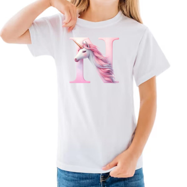 Camiseta Infanto Juvenil Unicornio Alfabeto Letra N - Imagem 3