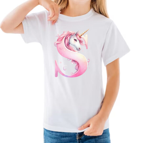 Camiseta Infanto Juvenil Unicornio Alfabeto Letra S - Imagem 3