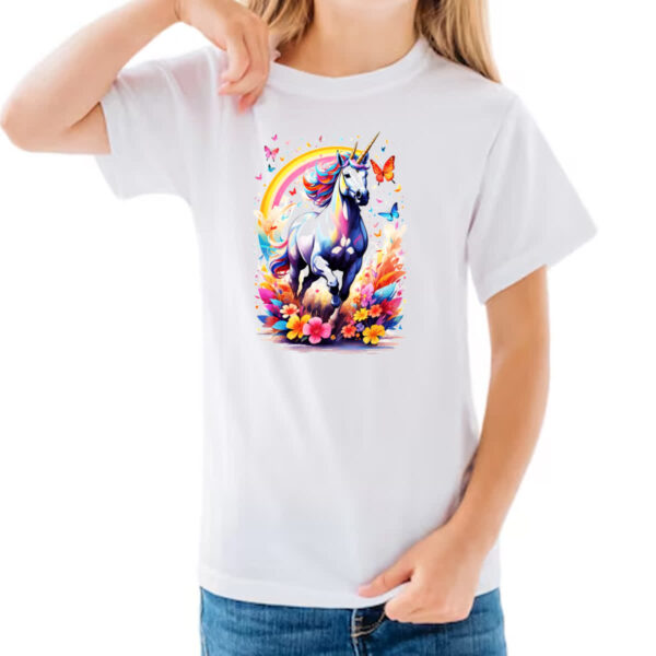 Camiseta Infanto Juvenil Unicornio correndo ao arco-iris - Imagem 3