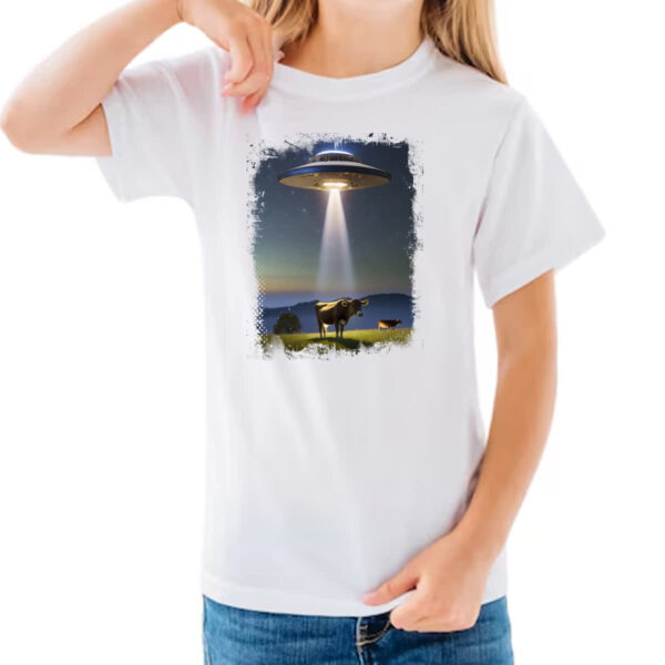 Camiseta Infanto Juvenil OVNI capturando uma vaca - Imagem 3